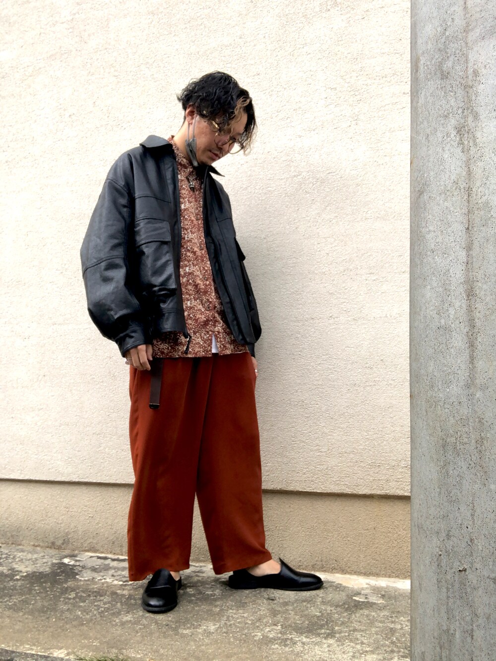 「メンズファッション、おしゃれさんと繋がりたい、低身長男子、ライダース、いいね、save、フォローお願いします🤑、ゆるコーデ」｜「HAREのアイテム（スラックス、オレンジ系）」を使った、マダオさん（メンズ・165cm）の冬コーディネートの1枚目の写真