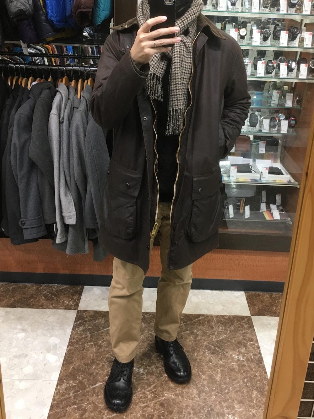 「カントリー、カントリーコーデ」｜「Tricker'sのTricker's M5634 STOW / DAINITE SOLE / COUNTRY BOOT（ブーツ、ブラック系）」を使った、lasscalさん（メンズ・174cm）の冬コーディネートの1枚目の写真