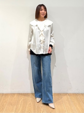 「INDIVI（インディヴィ）の【洗える／セレモニー】ラッフルサテンブラウス（シャツ/ブラウス、ホワイト系）」を使った、mikkoさん（レディース・159cm）の冬コーディネート