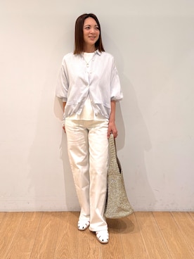 「INDIVI（インディヴィ）の【接触冷感／洗える／2WAY】ドロスト付 シアーシャンブレーシャツ（シャツ/ブラウス、ブルー系）」を使った、mikkoさん（レディース・159cm）の夏コーディネート