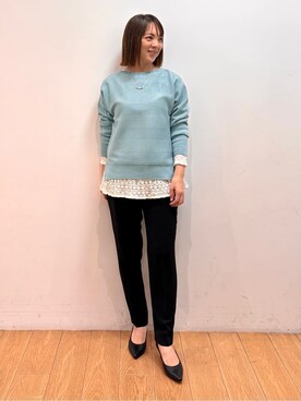 「INDIVI（インディヴィ）の【洗える／キレイ色】体型カバー無縫製ニット（ニット/セーター、ブルー系）」を使った、mikkoさん（レディース・159cm）の春コーディネート
