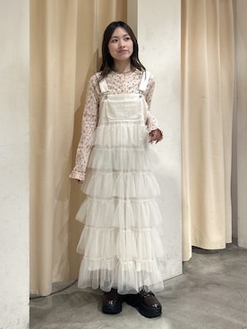 「w closet（ダブルクローゼット）のフリルティアードジャンスカ（ジャンパースカート、ホワイト系）」を使った、kanonさん（レディース・152cm）の春コーディネート