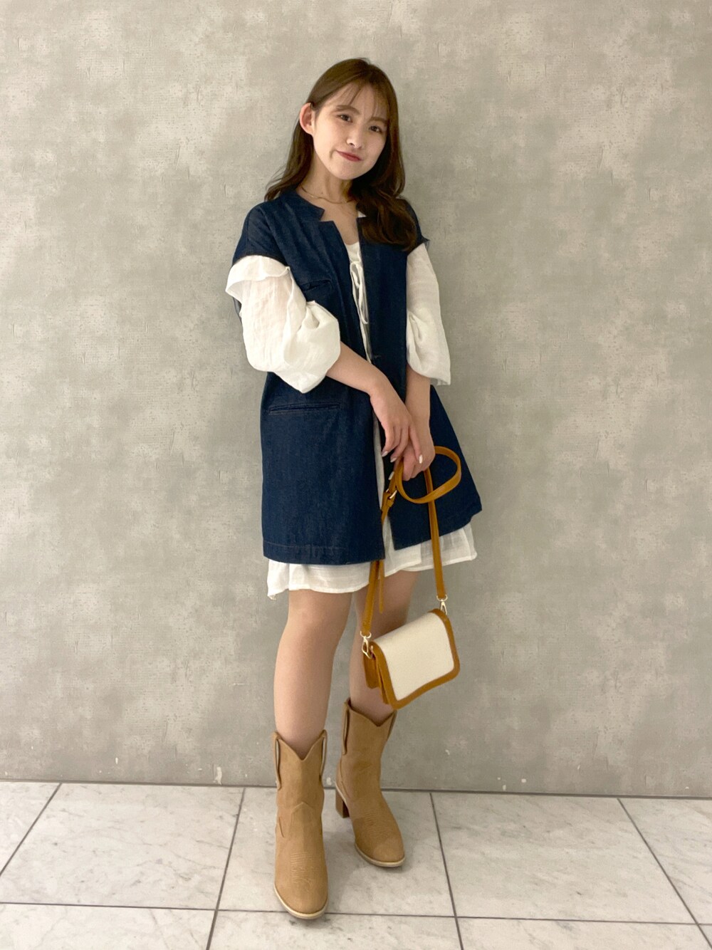 「春コーデ、デニム、ベスト、ブラウス、チュニック」｜「w closetの★先行予約★【Alley】ウエスタンブーツ【2月上旬入荷】（シューズ、グレー系）」を使った、kanonさん（レディース・152cm）の春コーディネートの1枚目の写真