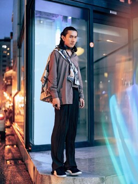 「ZARA（ザラ）のアイテム（マフラー、ブラウン系）」を使った、Ivan Shihさん（メンズ）の冬コーディネート