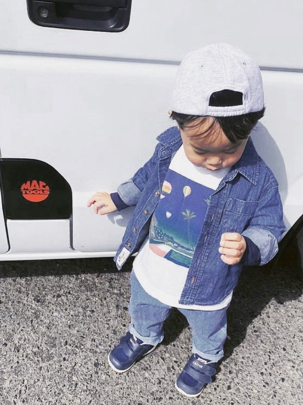 「キッズコーデ、おとこのこ、カジュアル、3歳、男の子、デニム」｜「BREEZEのアイテム（Tシャツ/カットソー、ホワイト系）」を使った、すけたろうさん（キッズ・90cm）の冬コーディネートの1枚目の写真