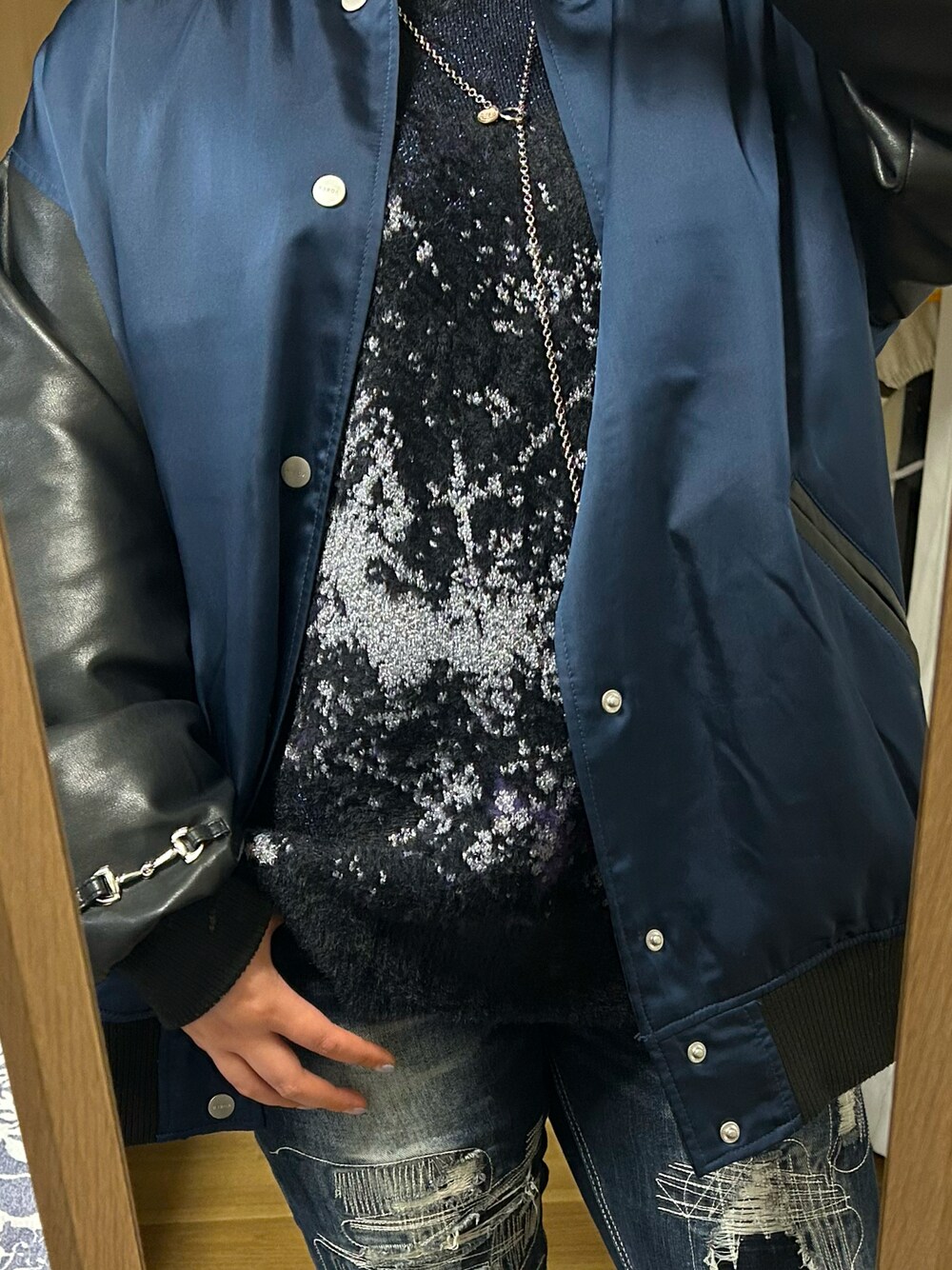 「HAREのラメアブストラクトニットプルオーバー(HARE)（ニット/セーター、ブラック系）」を使った、Atさん（レディース・154cm）の冬コーディネートの1枚目の写真
