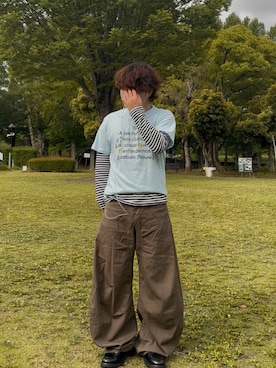 「nouwのアイテム（Tシャツ/カットソー、ブルー系）」を使った、暇人さん（メンズ・165cm）の夏コーディネート