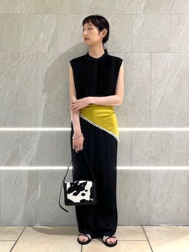 「SHIPS（シップス）の〈手洗い可能〉麻混 フロント フリル フレンチスリーブ ブラウス（シャツ/ブラウス、ブラック系）」を使った、浅野さん（レディース・158cm）の夏コーディネート