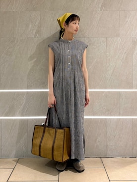 「ノースリーブ」｜「アイテム（ワンピース/ドレス、ブラック系）」を使った、浅野さん（レディース・158cm）の秋コーディネート