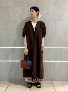 「SHIPS（シップス）のVINILO:クロス ベルト サンダル（サンダル、ブラック系）」を使った、浅野さん（レディース・158cm）の秋コーディネート