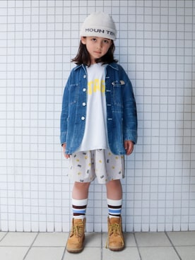 「Timberland（ティンバーランド）の【定番】6インチ プレミアム ウォータープルーフ ブーツ ユース（ブーツ、ベージュ系）」を使った、REOさん（キッズ・125cm）の春コーディネート