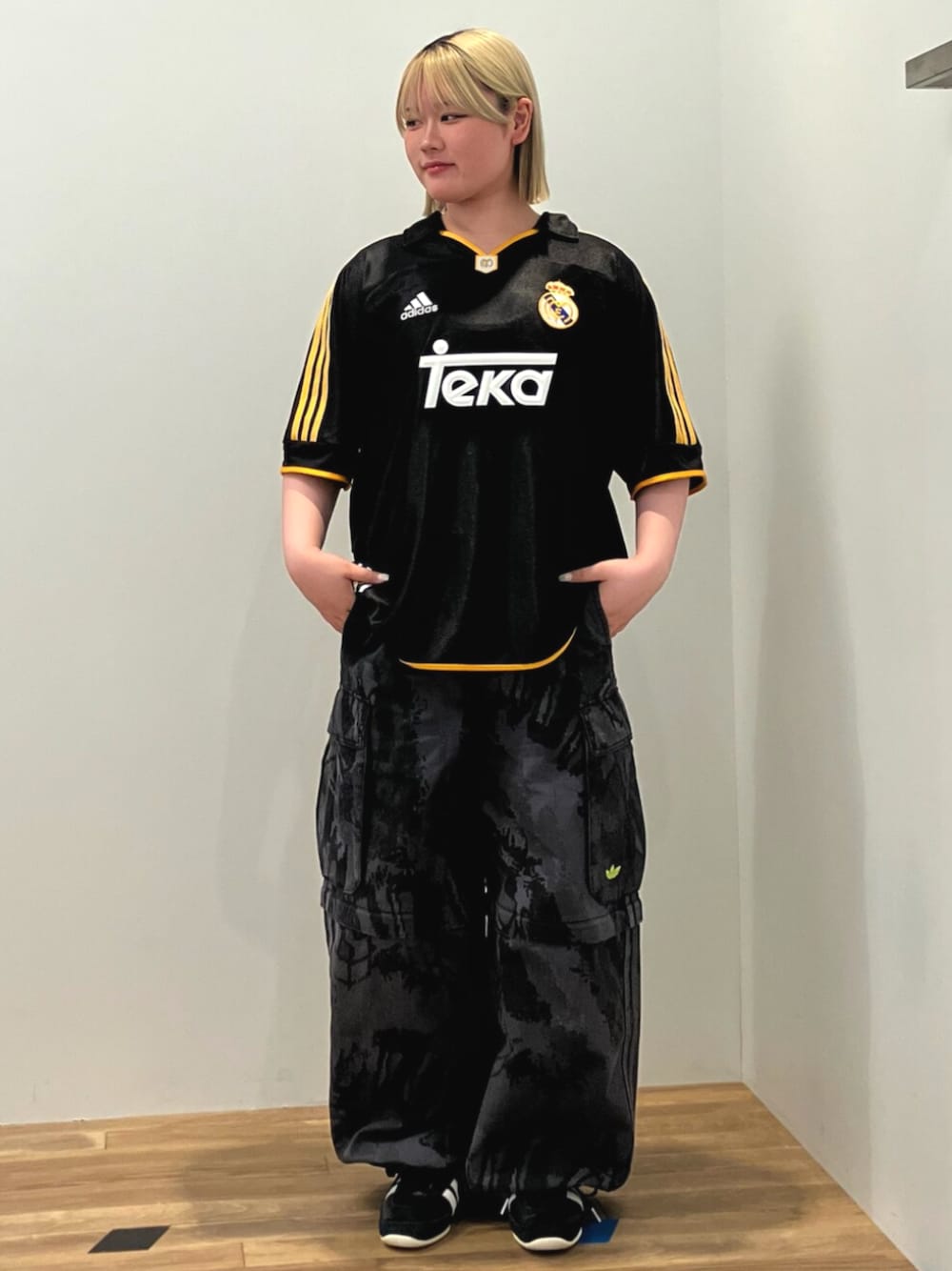 ORさんの「レアル・マドリード 99/00 アウェイユニフォーム（adidas）」を使ったコーディネートの1枚目の写真