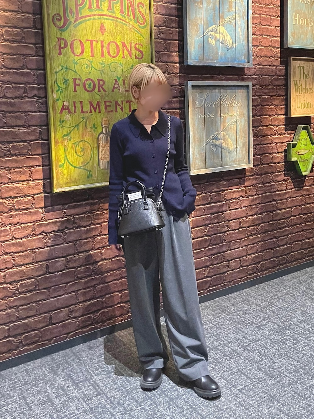 「ブーツ、スラックス、カーディガン、襟付きトップス、襟付きニット、襟付きカーディガン、シンプルコーデ、低身長」｜「GUのアイテム（ブーツ、ブラック系）」を使った、uky12さん（骨格ウェーブ・レディース・154cm）の冬コーディネートの1枚目の写真