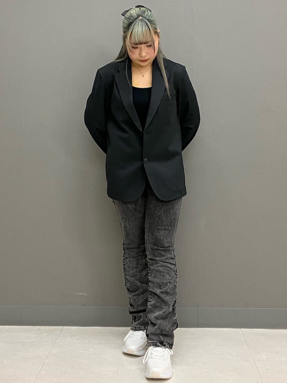 「スニーカー、ジャケット、テーラードジャケット、adidas、スポーツウェア、アディダス、adidas by Stella McCartney、premium」｜「adidasのプレミアム レギュラーフィット ダブルニット テーラードジャケット / アディダス adidas（テーラードジャケット、ブラック系）」を使った、SMさん（レディース・157cm）の冬コーディネートの1枚目の写真