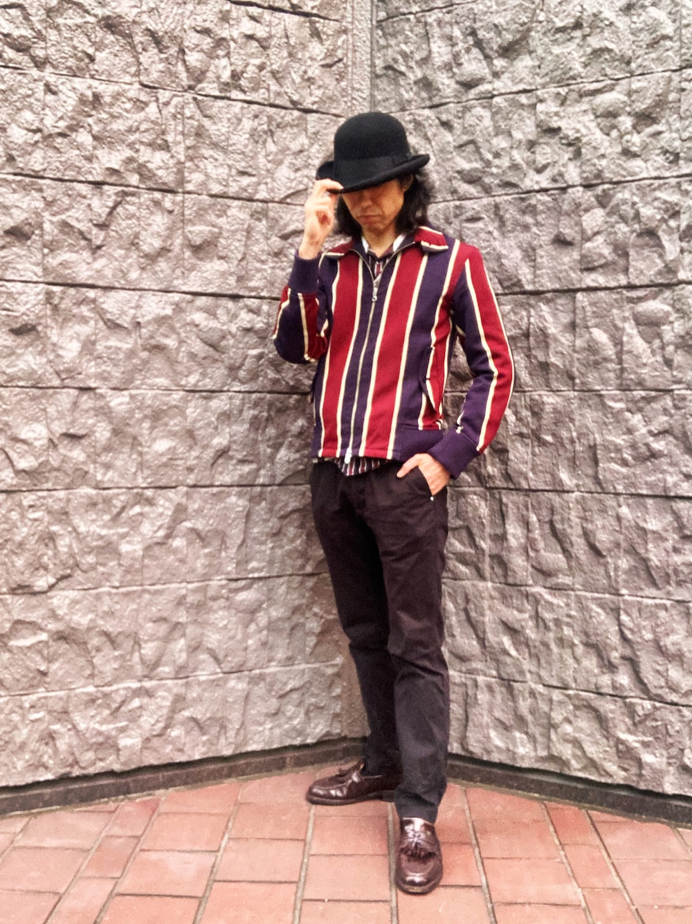 「秋服コーデ、革靴、ブルゾン、40代ファッション、ハット、秋冬コーデ、休日コーデ、カジュアルコーデ、40代、おしゃれさんと繋がりたい、ファッションの力を信じよう」｜「Loakeのアイテム（ローファー、ブラウン系）」を使った、りょうさん（メンズ・175cm）の秋コーディネートの1枚目の写真