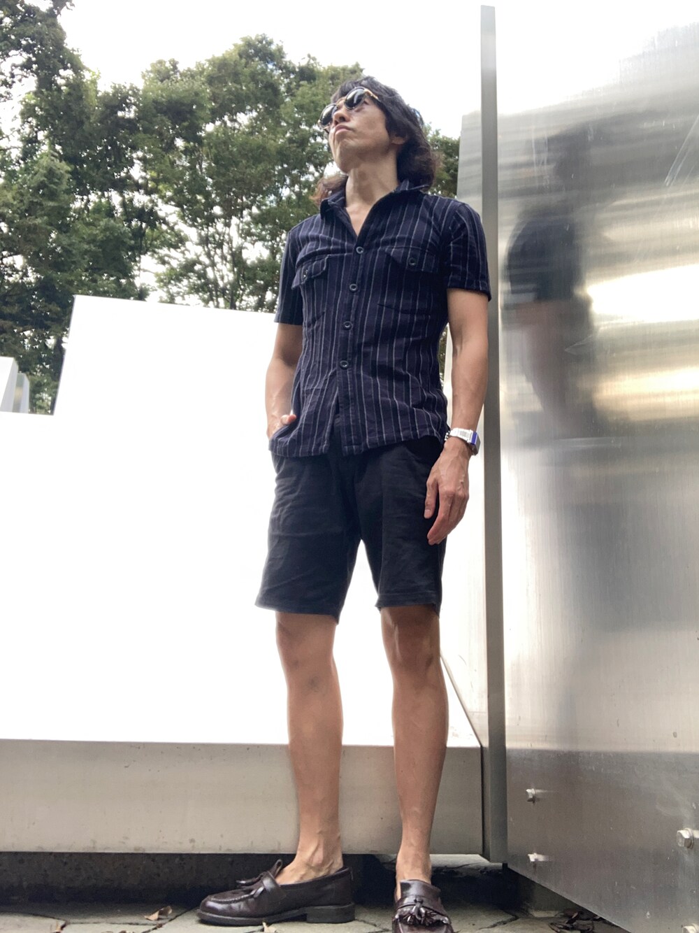 「夏コーデ、革靴、サングラス、おしゃれさんと繋がりたい、ローファー、シャツ好き集まれ、フォローしていただけたら嬉しいです♡」｜「Loakeのアイテム（ローファー、ブラウン系）」を使った、りょうさん（メンズ・175cm）の秋コーディネートの1枚目の写真