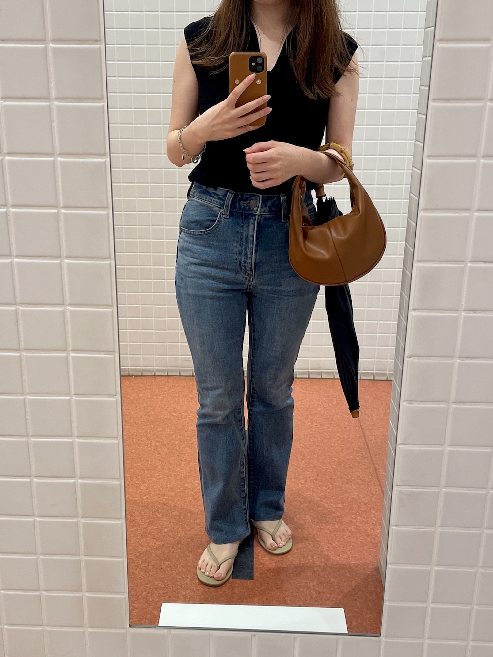 「カジュアル、シンプル、休日コーデ、夏コーデ、ビーサン、デニム、プチプラ、低身長、ootd」｜「SALON adam et rope'のアイテム（ビーチサンダル、ベージュ系）」を使った、Orangeさん（レディース・147cm）の夏コーディネートの1枚目の写真