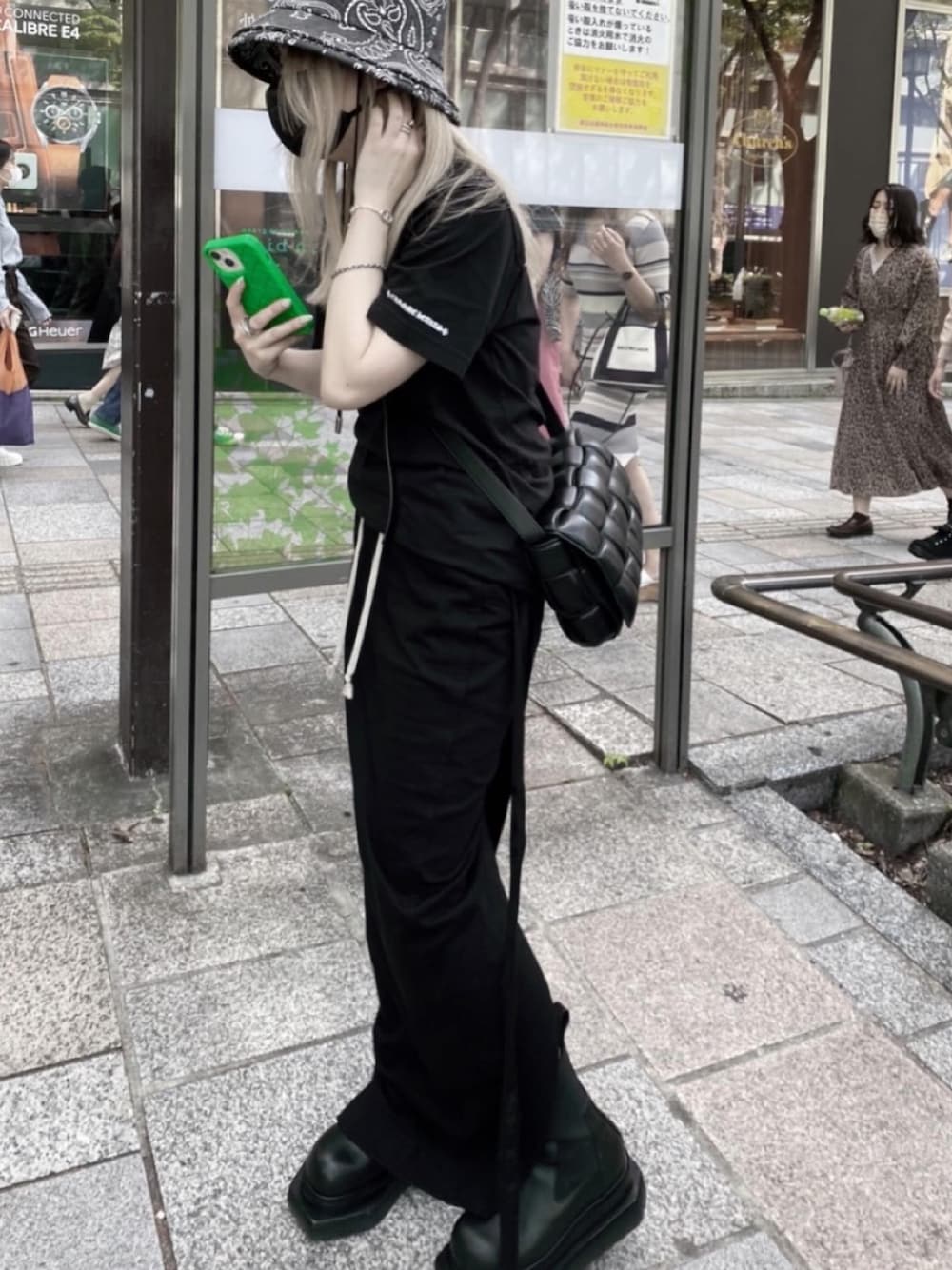 「RICK OWENS、RICKOWENS、drkshdw、DRKSHDW by Rick Owens、Chrome Hearts、BOTTEGA VENETA、sacai」｜「CHROME HEARTSのアイテム（Tシャツ/カットソー、ブラック系）」を使った、Ｒ Ｅ Ｎさん（レディース・156cm）の春コーディネートの1枚目の写真