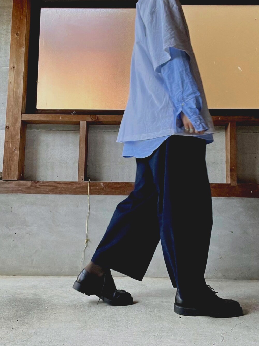 「UNIQLO、KLEMAN、STUDIONICHOLSON、秋コーデ、大学生コーデ、EMMA  CLOTHES、厚底シューズ」｜「EMMA CLOTHESのスーパービッグシルエットカットソー 1/2 sleeveカットソー（Tシャツ/カットソー、ホワイト系）」を使った、はなださん（メンズ・172cm）の秋コーディネートの1枚目の写真