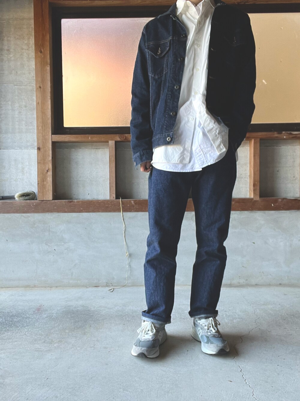 「秋のコーデ、デニムオンデニム、シャツオンシャツ、newbalance993、プチプラ」｜「orSlowの【orSlow】STANDARD DENIM 105 ONEWASH / MEN（デニムパンツ、ブルー系）」を使った、はなださん（メンズ・172cm）の秋コーディネートの1枚目の写真
