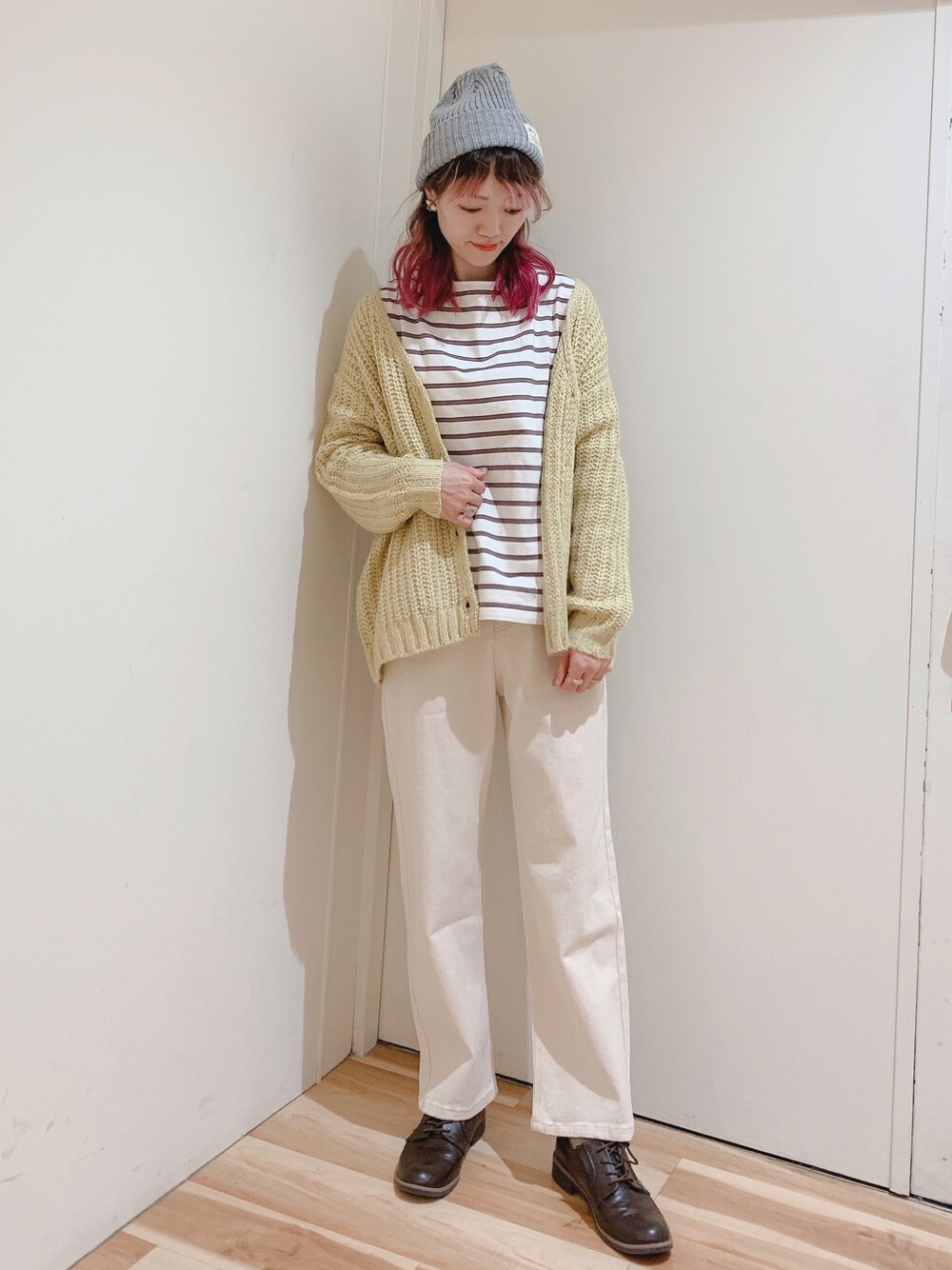 「SM2、Samansa Mos2 blue、大人カジュアル、秋冬コーデ、デニム、デニムパンツ、ボーダー、ニット帽、カジュアル」｜「Samansa Mos2 blueのニットワッチ（ニットキャップ/ビーニー、グレー系）」を使った、miki.mさん（レディース・165cm）の秋コーディネートの1枚目の写真