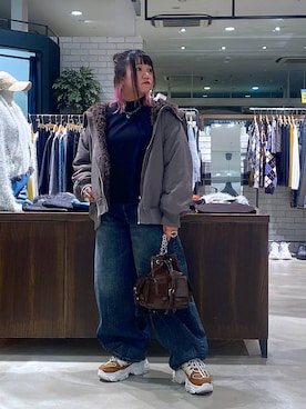 「PBLIM（ページボーイリム）の《UNISEX》スラブブリーチデニム（デニムパンツ）」を使った、miii.さん（レディース・151cm）の秋コーディネート