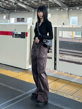 「BALENCIAGA」｜「アイテム（チノパンツ）」を使った、Cyanさん（レディース・154cm）の秋コーディネート