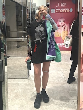 「アイテム（カーゴパンツ）」を使った、Hayley さん（レディース・164cm）の秋コーディネート