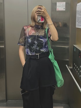 「アイテム（カーゴパンツ）」を使った、Hayley さん（レディース・164cm）の秋コーディネート