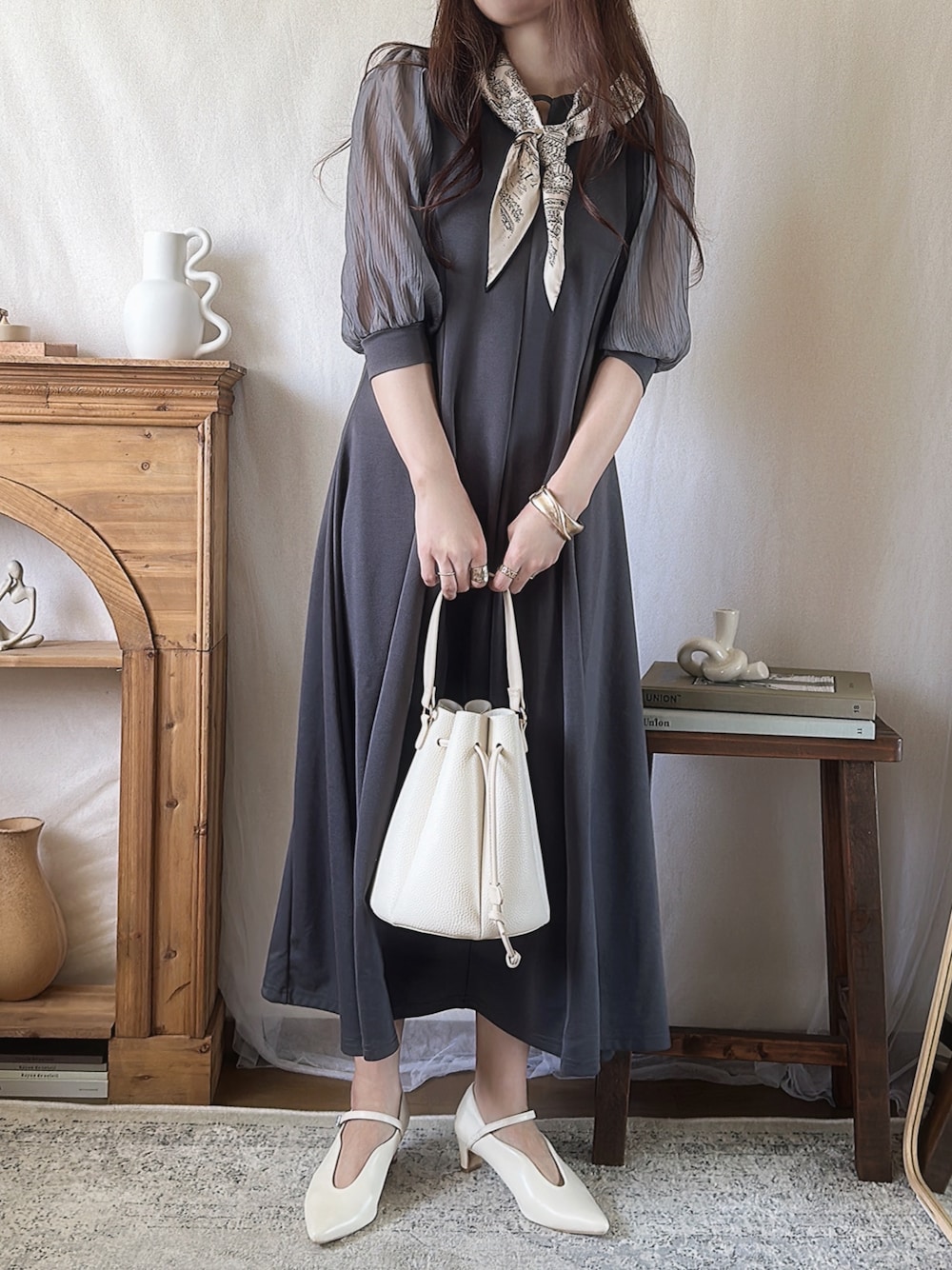 「大人女子、お出かけコーデ、春夏コーデ、大人ガーリー、ワンピース、ワンピーススタイル、PR、きれいめコーデ、フレアスカート、グレー」｜「GeeRAの袖楊柳シアー美ラインワンピース（ワンピース、グレー系）」を使った、hi_roさん（レディース・160cm）の春コーディネートの1枚目の写真