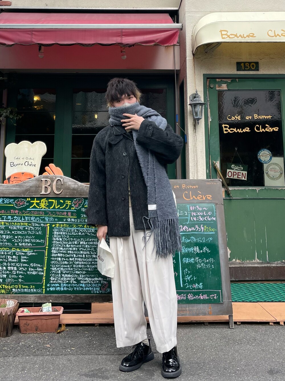 「春コーデ、冬コーデ、オトナカジュアル、きれいめカジュアル、オーバーサイズ、休日コーデ、カフェ、おしゃれさんと繋がりたい、ニット、シャギー」｜「WYM LIDNMのSHAGGY SHORT SOUTIEN COLLAR BLOUSON（ブルゾン、グレー系）」を使った、スケ🪕さん（メンズ・176cm）の冬コーディネートの1枚目の写真