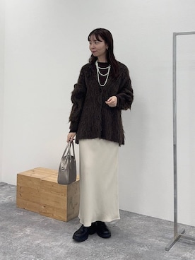 「LEPSIM（レプシィム）のストレッチサテンスカート　497324（スカート）」を使った、mizkさん（レディース・162cm）の秋コーディネート