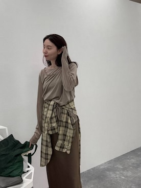 「LEPSIM（レプシィム）のストレッチサテンスカート　497324（スカート）」を使った、mizkさん（レディース・162cm）の夏コーディネート