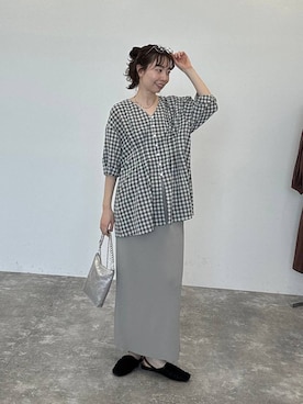 「LEPSIM（レプシィム）の14ゲージニットナロースカート　242468（スカート、グレー系）」を使った、mizkさん（レディース・162cm）の春コーディネート