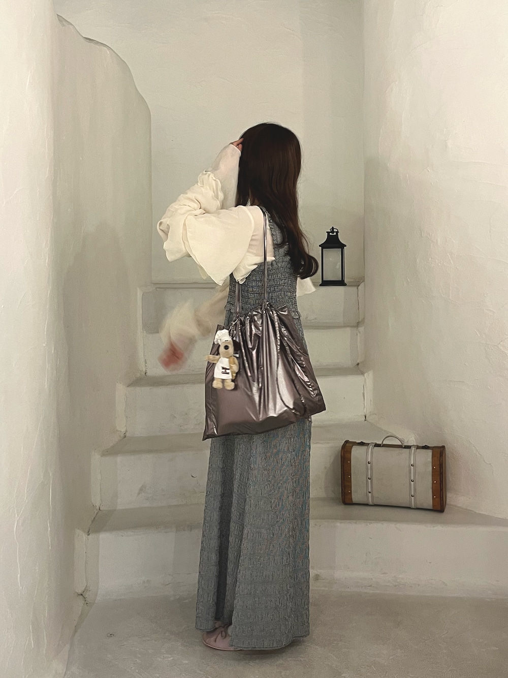 「みんなの白Tフェス、サロペット、ビッグシルエット、韓国ファッション、夏コーデ、休日スタイル、モノトーン、バレエシューズ、お出かけコーデ、チェック」｜「Heatherのメニーフリルプルオーバー　125451（シャツ/ブラウス、ホワイト系）」を使った、yuririn*さん（レディース・156cm）の夏コーディネートの1枚目の写真