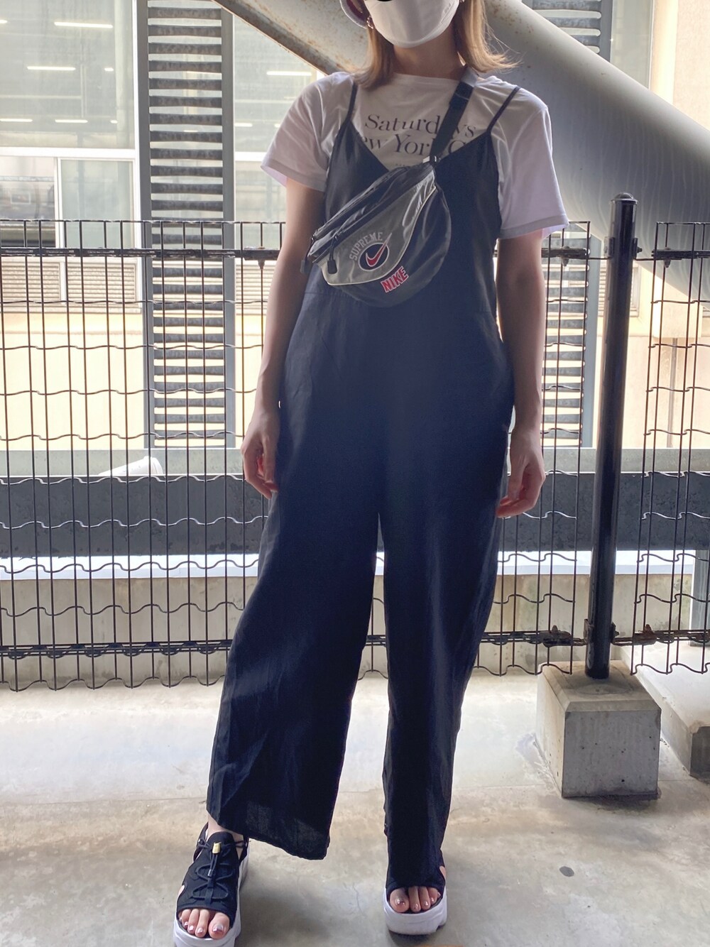 「夏コーデ、休日コーデ、今日のコーデ、オールインワン、KBF、UNIQLO、エアマックスココ、supreme」｜「UNIQLOのアイテム（オールインワン・サロペット、ブラック系）」を使った、MGR310さん（レディース・165cm）の夏コーディネートの1枚目の写真