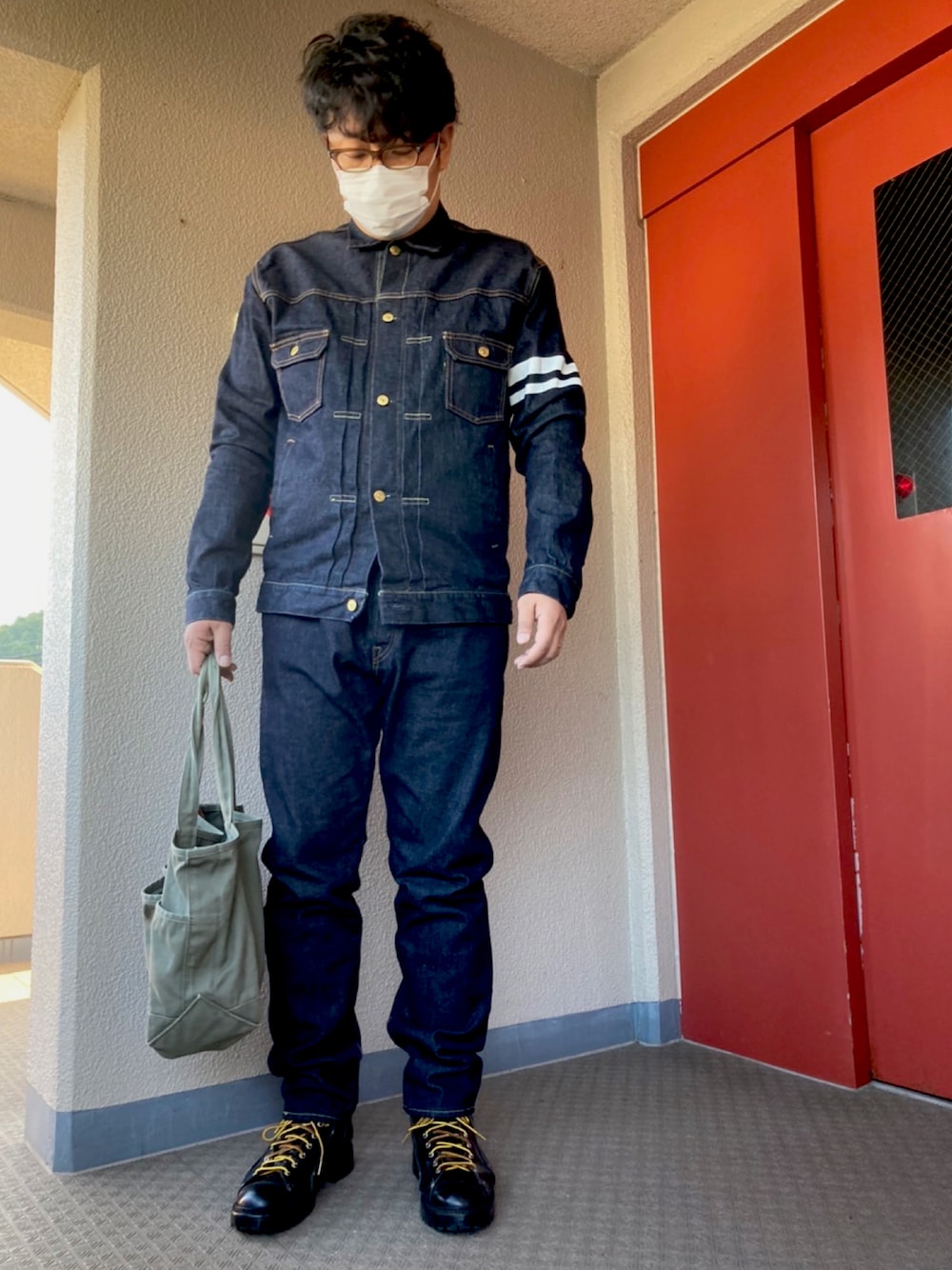 「桃太郎ジーンズ、ブロークンデニム、デニムオンデニム、ootd、選挙行ってきます、エルエルビーン、EVISU」｜「桃太郎ジーンズのアイテム（デニムジャケット、ブルー系）」を使った、かづをさん（メンズ・178cm）の秋コーディネートの1枚目の写真