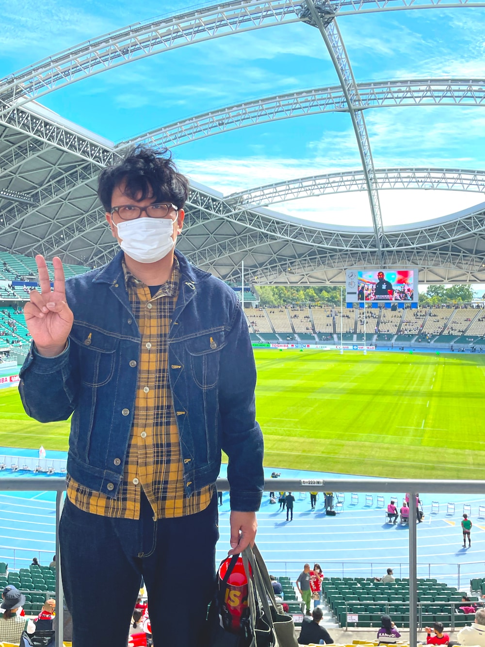 「大分、ラグビー日本代表、デニムオンデニム、ダルチザン、EVISU、桃太郎ジーンズ、LL.Bean」｜「EVISUのアイテム（デニムジャケット、ブルー系）」を使った、かづをさん（メンズ・178cm）の秋コーディネートの1枚目の写真