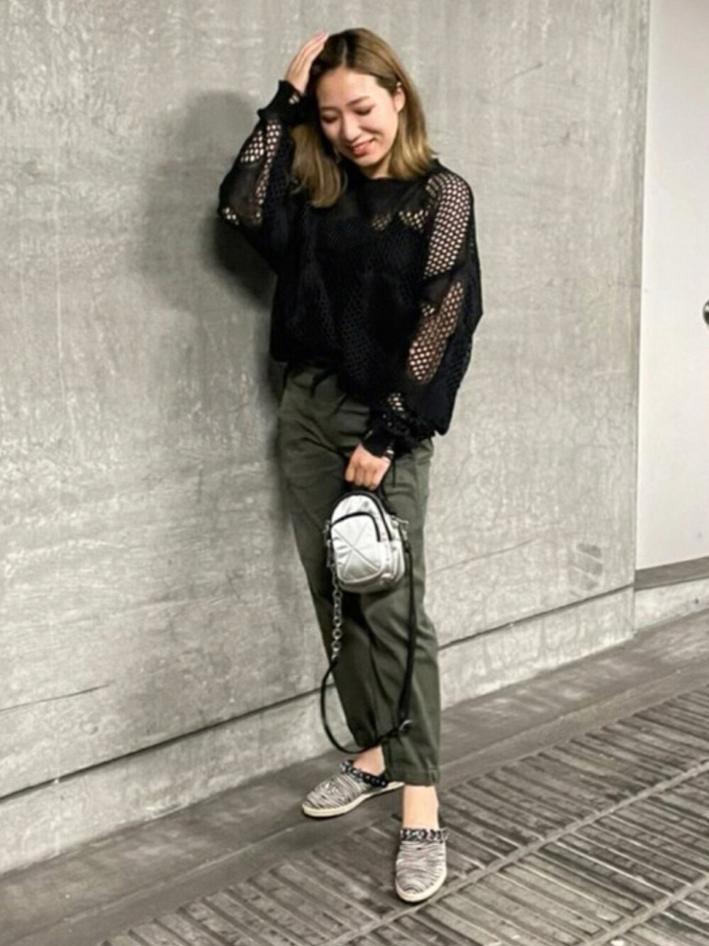 「カジュアルコーデ、大人カジュアル、パンツコーデ、カラーパンツ、ワイドパンツ、ブラック、シンプルコーデ、デニム、シースルー、Diesel」｜「DIESELのレディース 3WAY エスパドリーユ スリッポン（その他シューズ、ブラック系）」を使った、Momokaさん（レディース・163cm）の夏コーディネートの1枚目の写真