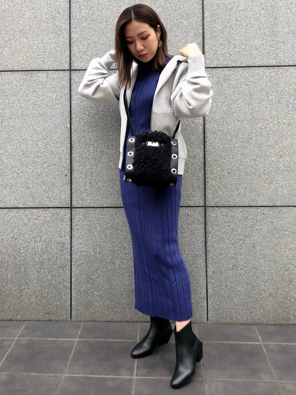 「秋コーデ、大人カジュアル、秋カラー、ラクチンコーデ、秋冬コーデ、ショートブーツ、ミニバッグ、パープル、ラフ、Diesel」｜「DIESELのレディース タートルネック ニット リブニット ドロップショルダー マキシ丈（ワンピース、パープル系）」を使った、Momokaさん（レディース・163cm）の秋コーディネートの1枚目の写真