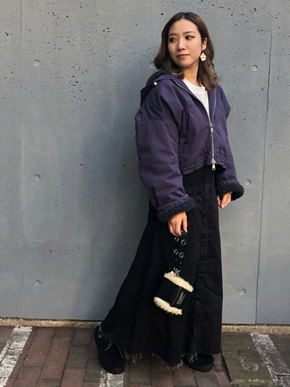 「大人カジュアル、シンプルコーデ、冬コーデ、ブラック、秋のコーデ、カジュアルコーデ、ロングスカート、大人コーデ、ファー小物、Diesel」｜「DIESELのレディース ジャケット パーカー ルーズフィット ボア（ブルゾン、パープル系）」を使った、Momokaさん（レディース・163cm）の秋コーディネートの1枚目の写真