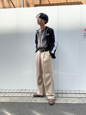 「DANKE SCHON（ダンケシェーン）のアイテム（スラックス）」を使った、ながさきたいがさん（メンズ・169cm）の春コーディネート