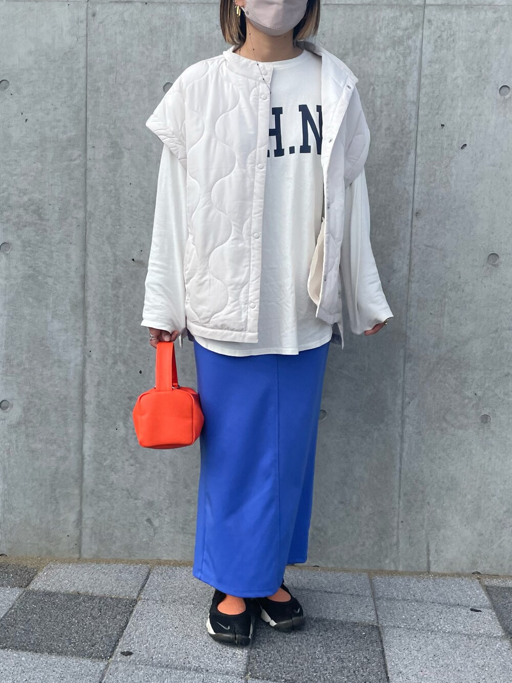 「大人カジュアル、カラーコーデ」｜「NIKEのNIKE ナイキ WMNS AIR RIFT BR ウィメンズエアリフトBR 848386 001BK/CGRY（スニーカー、ブラック系）」を使った、ⓒⓗⓘーⓒⓗⓐⓝさん（レディース・161cm）の秋コーディネートの1枚目の写真
