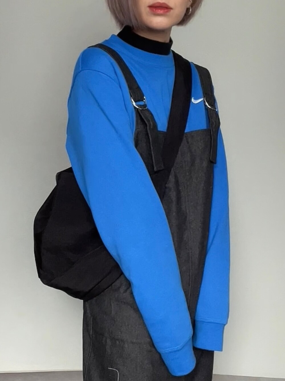 「NIKE、sweat」｜「NIKEのナイキ スポーツウェア  ユニセックス  メンズ フレンチ テリー スウェット クルー / Nike Sportswear Club Men's French Terry Crew（スウェット、ブルー系）」を使った、ⓒⓗⓘーⓒⓗⓐⓝさん（レディース・161cm）の冬コーディネートの1枚目の写真