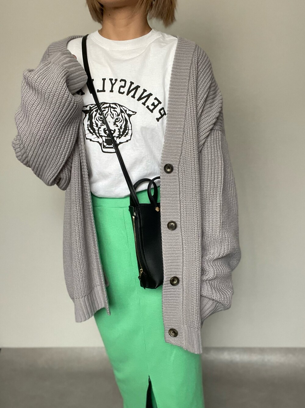「カーディガン、春コーデ」｜「WEGOのWEGO/ルーズシルエットカーディガン（カーディガン/ボレロ、グレー系）」を使った、ⓒⓗⓘーⓒⓗⓐⓝさん（レディース・161cm）の冬コーディネートの1枚目の写真