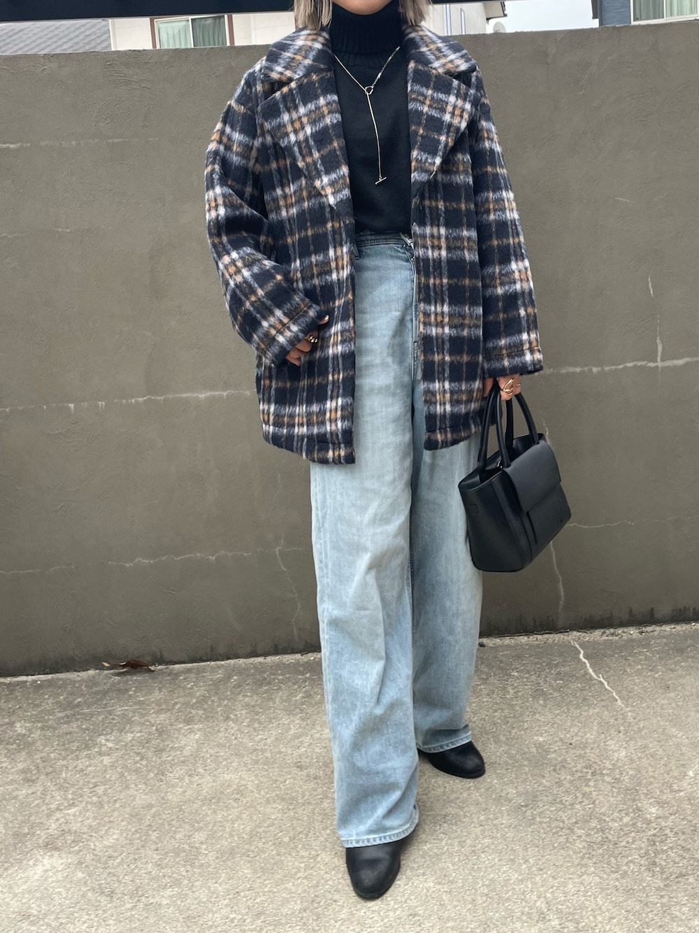 「新星WEARISTAにエントリー、大人かわいい、冬服」｜「AMERICAN HOLICのチェックコクーンミディコート（その他アウター、ブルー系）」を使った、ⓒⓗⓘーⓒⓗⓐⓝさん（レディース・161cm）の冬コーディネートの1枚目の写真