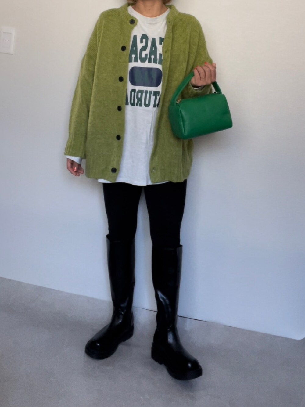 「カーディガン、ロングブーツ」｜「miniaのボリュームソールロングブーツ　◆（ブーツ、ブラック系）」を使った、ⓒⓗⓘーⓒⓗⓐⓝさん（レディース・161cm）の秋コーディネートの1枚目の写真