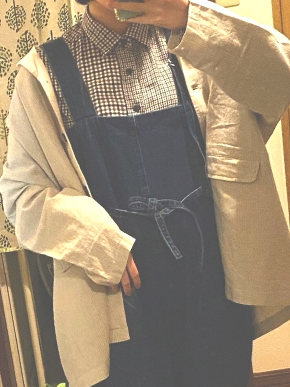 「UNIQLOのアイテム（シャツ/ブラウス、ブラック系）」を使った、しろさん（レディース・162cm）の春コーディネートの1枚目の写真