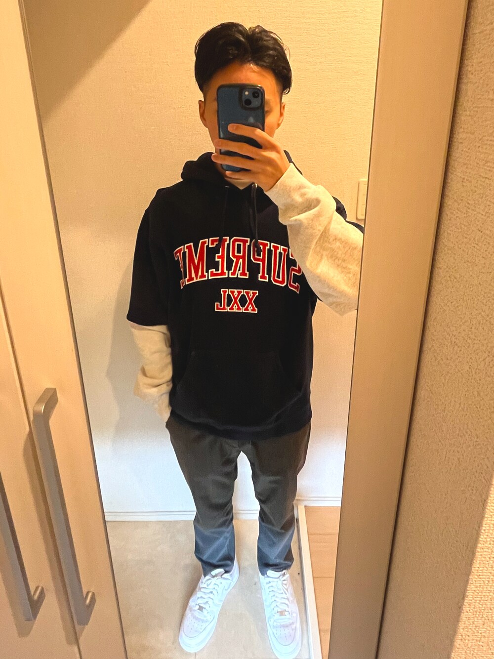 「supreme、journal standard、NIKE、らふこーで」｜「Supreme のアイテム（パーカー、ブルー系）」を使った、Todd Gさん（メンズ・165cm）の冬コーディネートの1枚目の写真
