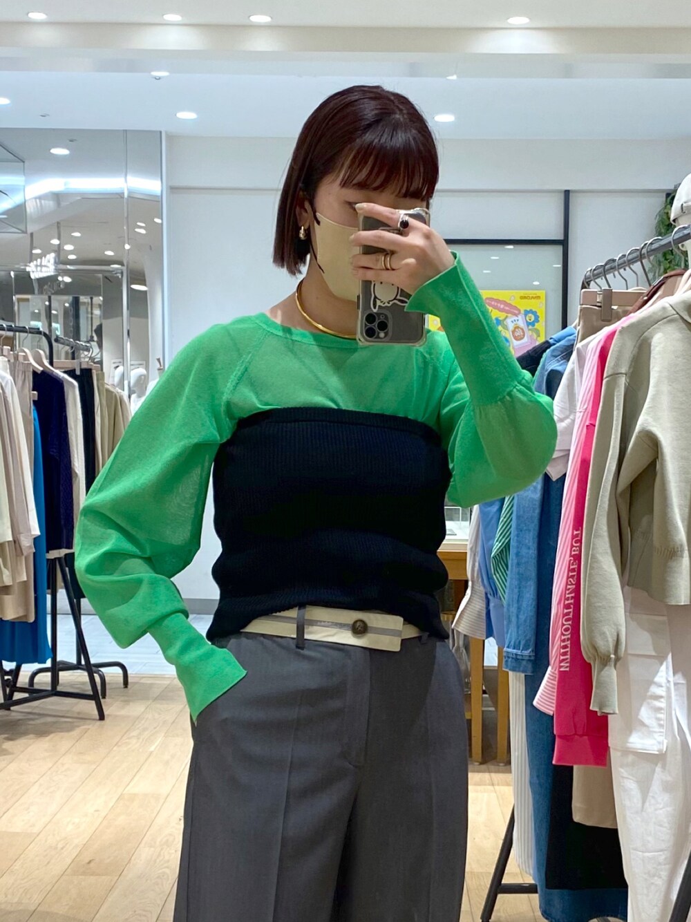 「春服デビュー宣言、グリーン、グリーンコーデ、ビスチェ、チューブトップ、レイヤードスタイル、大人カジュアル、低身長女子、骨格ウェーブ、オトナカワイイ」｜「COLLAGE GALLARDAGALANTEのニットチューブトップ（チューブトップ、ブラック系）」を使った、numaさん（レディース・153cm）の春コーディネートの1枚目の写真